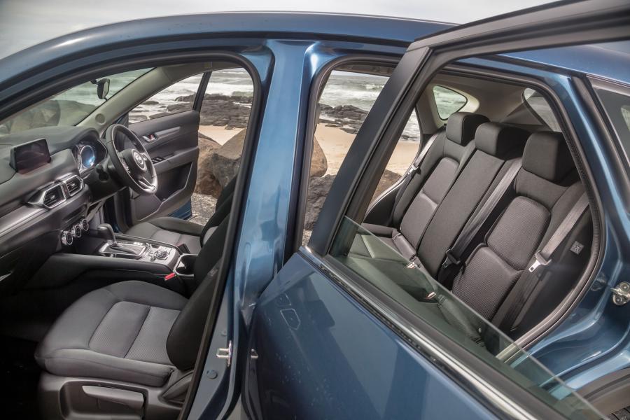 Интерьер Mazda CX-5 Maxx 2017 года  (AU) (фото 9 из 17)